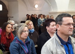 Kostel zaplnili chariťáci, příznivci a dobrovolníci Charity