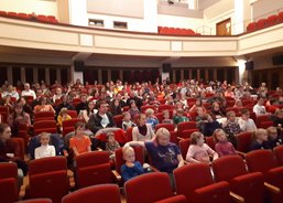 A koledníci trpělivě čekají na začátek