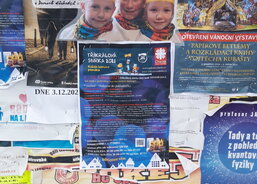 Plakátovacím plochám vévodí Tři králové 