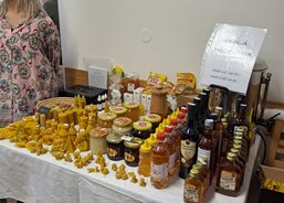 Včelařské produkty byly také k mání