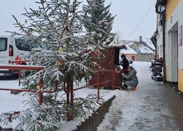 Letos krásně sněžilo, ve stánku jsme přichystali palačinky i punč na zahřátí