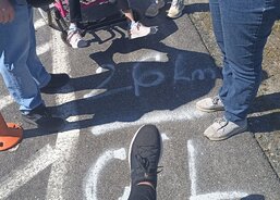 Tým Denního stacionáře - klienti i pracovnice rádi podpořili Centrum duševního zdraví