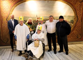 Klienti AC dílen koledovali na radnici v Poličce